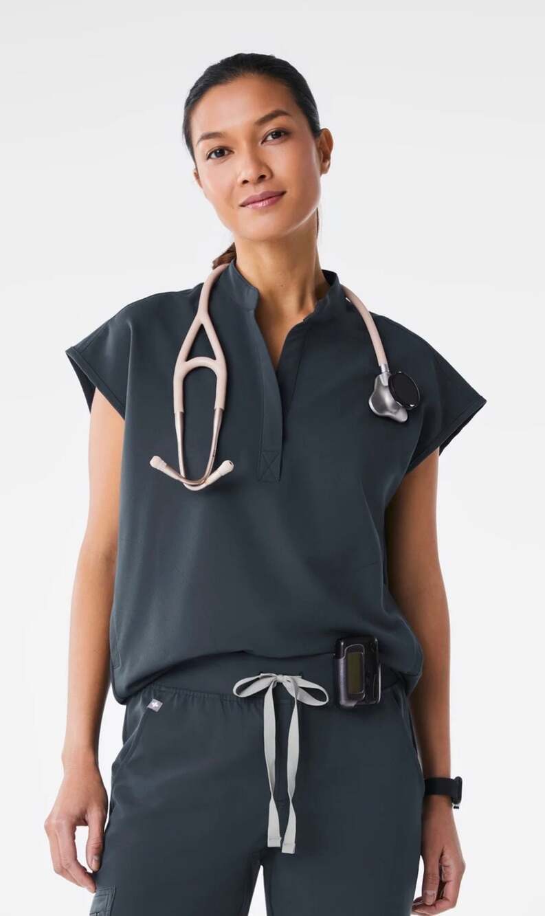 FIGS Rafaela Technical Scrub Top XL